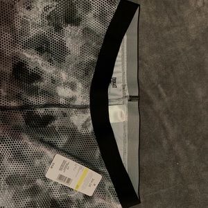 Cropped workout leggings with print